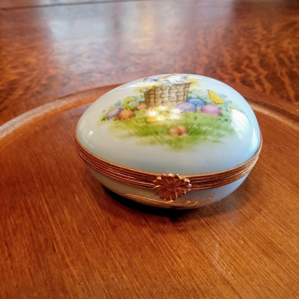 Vintage Limoges Artoria Easter Bunny Trinket Egg